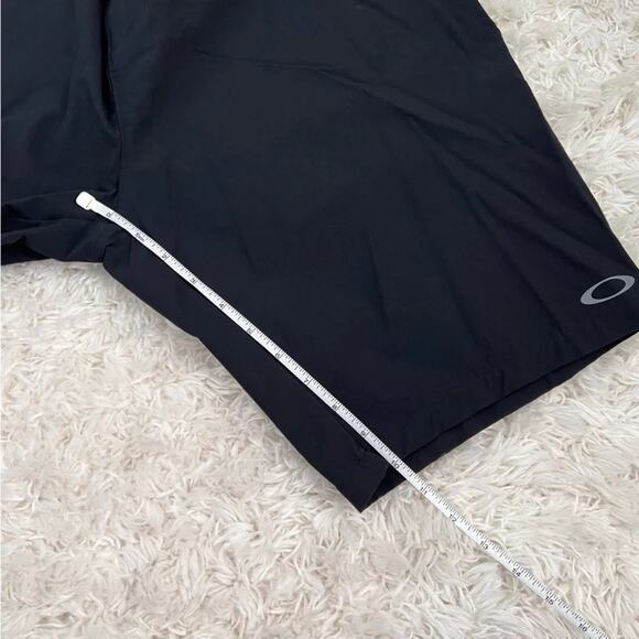 Oakley Black Regular Fit Shorts Size 40 - Picture 5 of 6